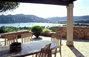 Grande terrasse avec vue plongeante sur la baie de Sta Giulia